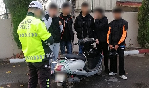 Kocaeli'de Motosiklete 5 Kişi Bindi