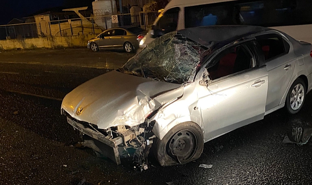 Kontrolden Çıkan Otomobil Refüje Çarparak Takla Attı, 2 Yaralı