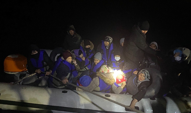 Balıkesir Açıklarında 22 Göçmen Yakalandı