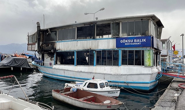 Kocaeli'de Restoran Olarak Kullanılan Tekne Yandı