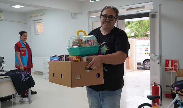 Belçikalı Yardımsever Edirne'deki Çocuklara Hediyeler Getirdi