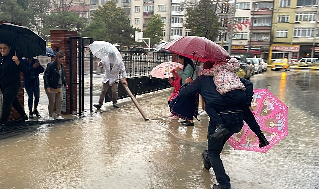 Edirne'de Kuvvetli Sağanak Etkili Oluyor