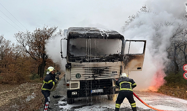 Saman Yüklü Tır Yandı