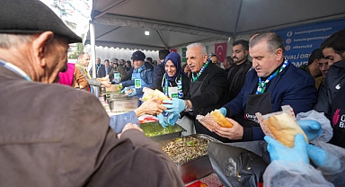 Bakan Bak, Ümraniye’de hamsi festivaline katıldı