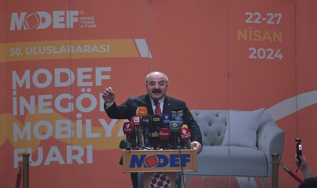 Varank: Milletin nazarında İstiklal Marşı'na, Türk bayrağına saygı duymayanın hiçbir itibarı olmaz