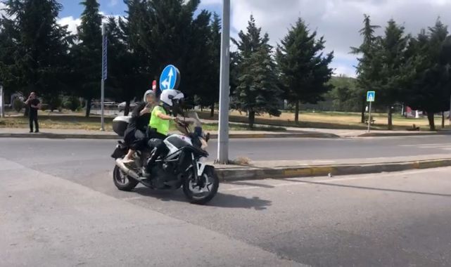 Kocaeli'de geç kalan adayları, sınava trafik polisleri yetiştirdi