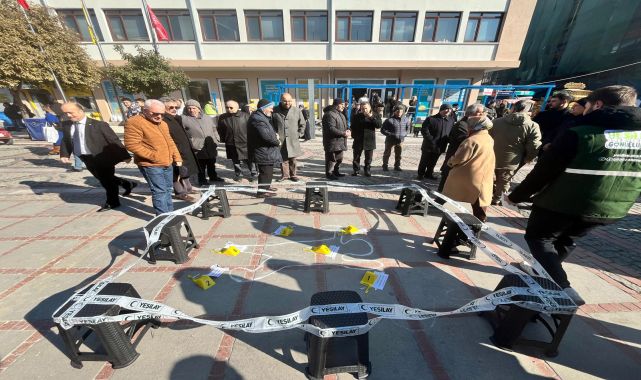 Sigaranın zararlarına dikkat çekmek için cadde ortasında 'olay yeri' sahnesi oluşturuldu