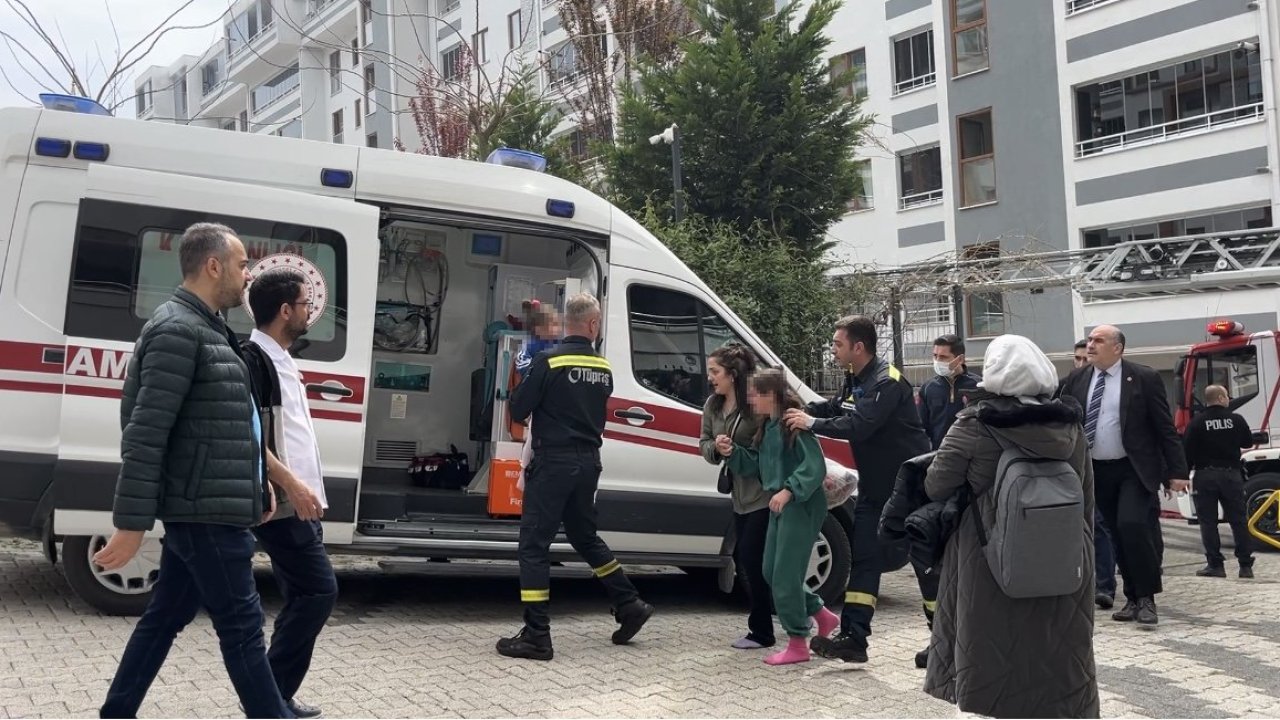 7 katlı apartmanda yangın çıktı; 2'si çocuk, 8 kişi dumandan etkilendi