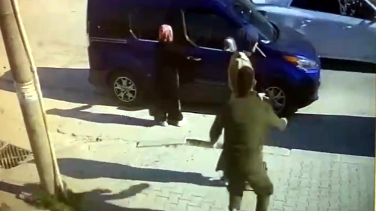 Ailesinin evlenmelerine onay vermediği Sevgi'yi kaçırdılar; o anlar kamerada