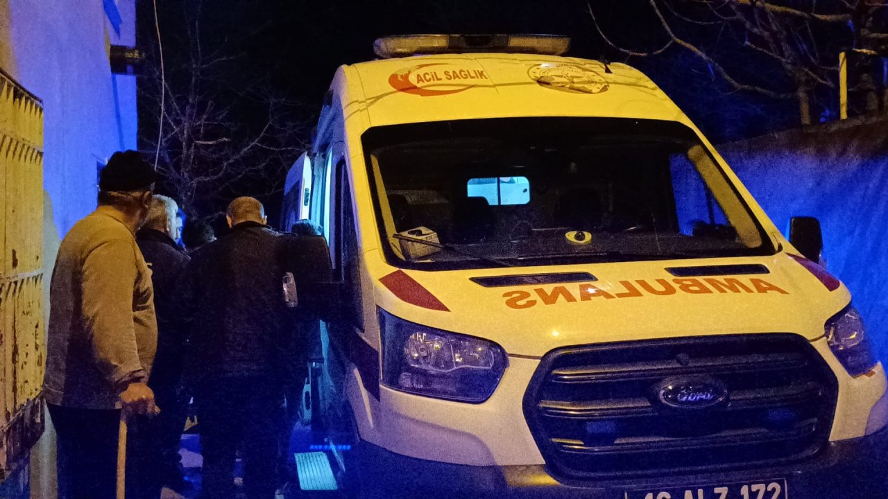 Arkadaşlarıyla birlikte otururken çıkan tartışmada tabancayla vuruldu