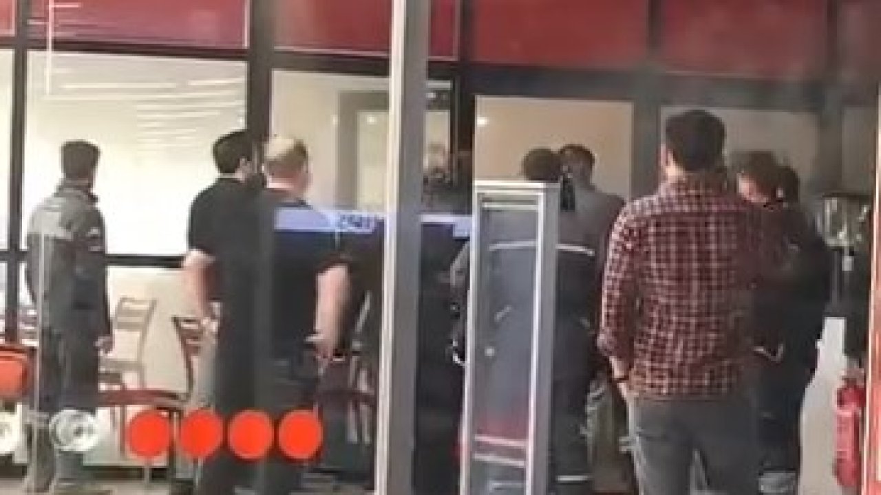 AVM'de yangın çıktı; 4 kişi dumandan etkilendi