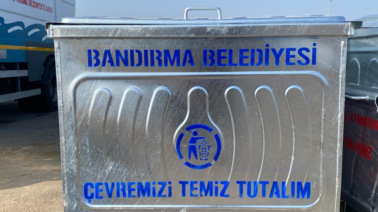 Bandırma Belediyesi. yeni çöp konteynerleri aldı