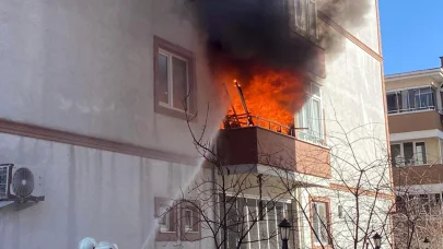  Binanın ikinci kat balkonunda çıkan yangın büyümeden söndürüldü