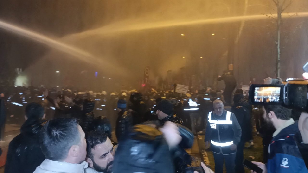 Bursa'da 'İmamoğlu' gerginliği; CHP İl Başkanı gözünden yaralandı, çok sayıda gözaltı var