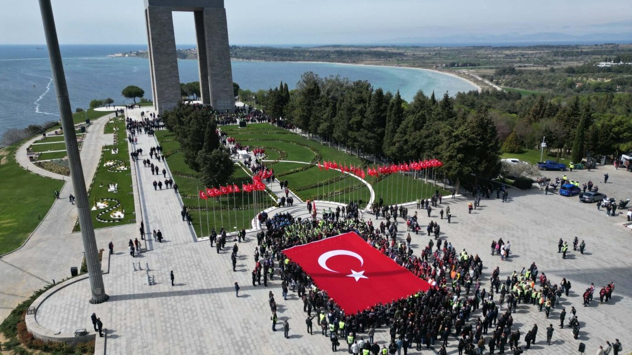 Çanakkale’de motorculardan 'Şehitlere Saygı Sürüşü’