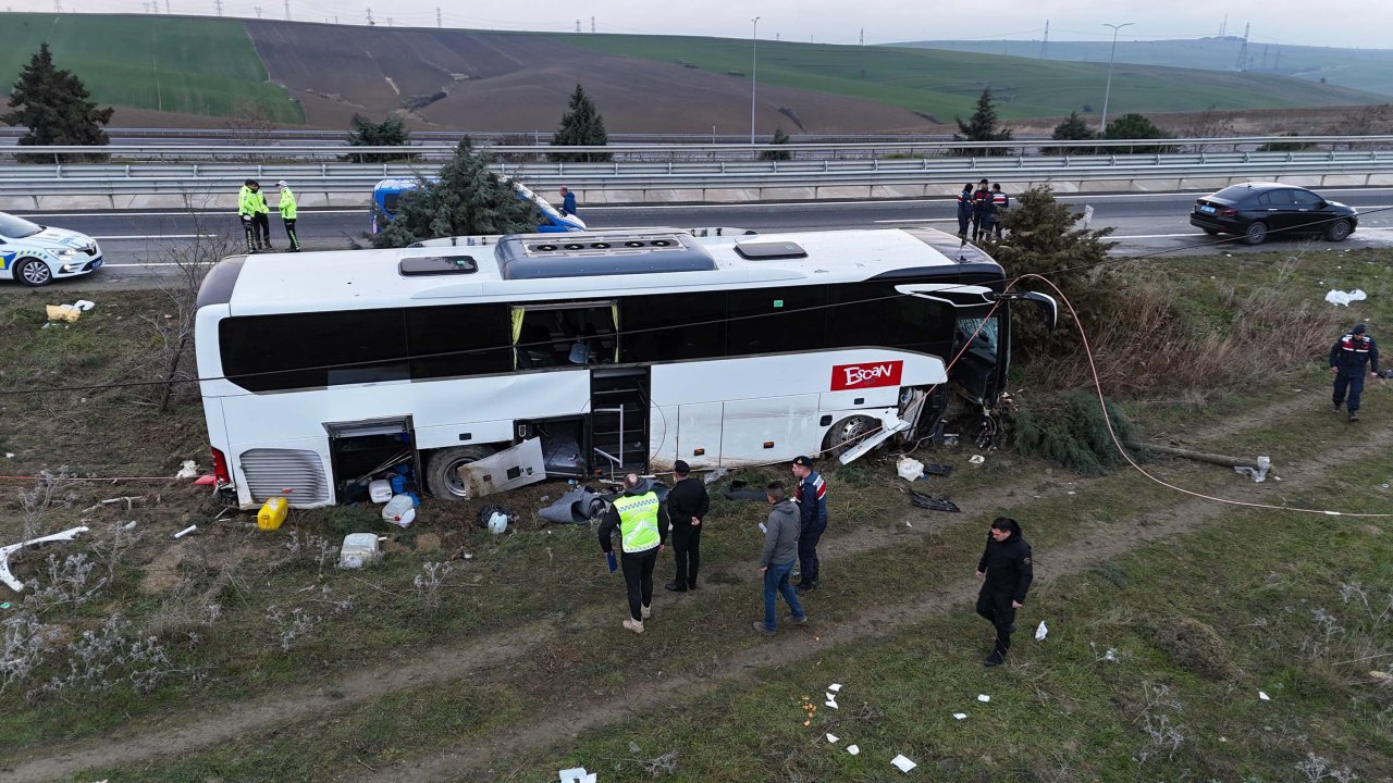 Çanakkale'de tur otobüsü yoldan çıktı; 37 yaralı