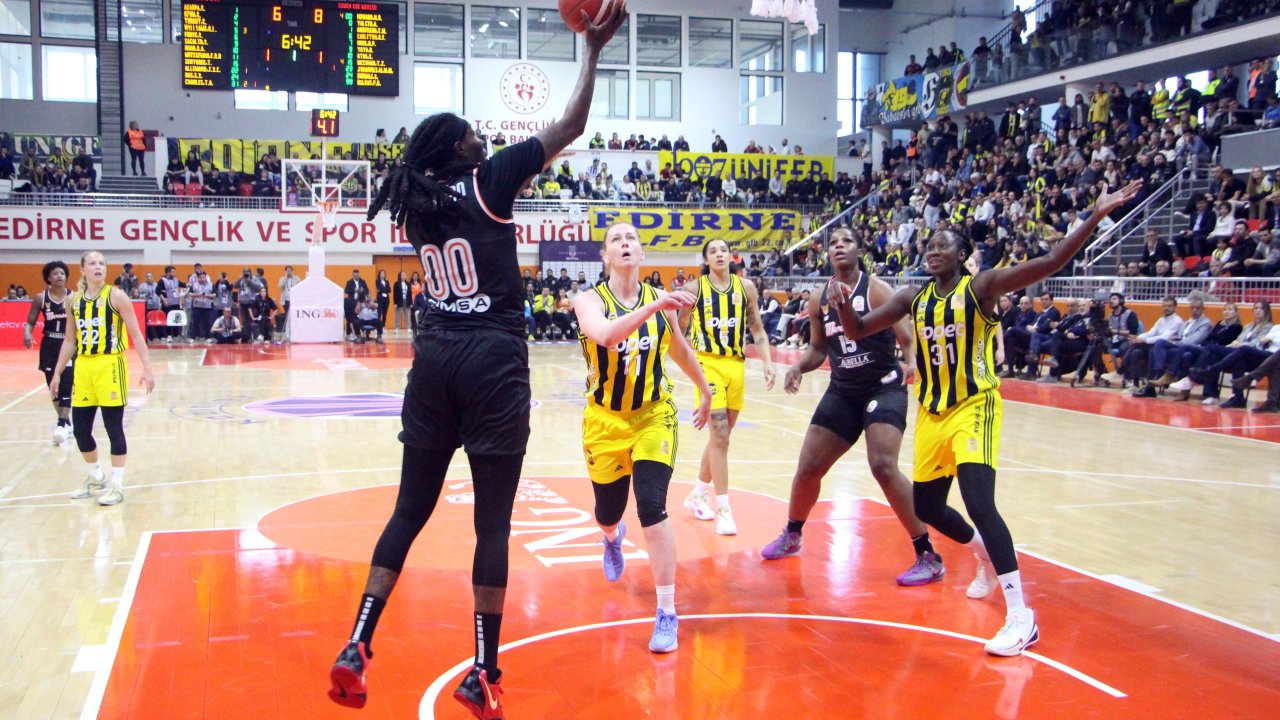 Çimsa ÇBK Mersin Kadınlar Türkiye Dörtlü Finali'nde adını finale yazdırdı