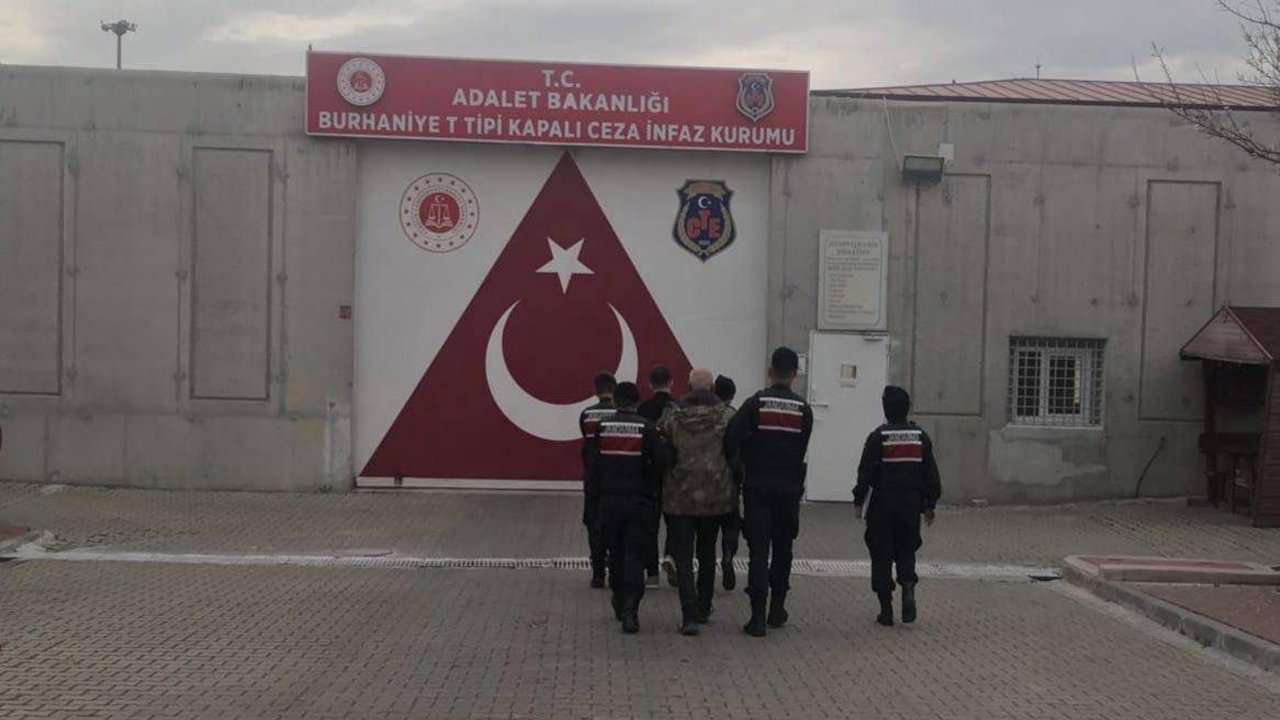 Evde iklimlendirme sistemi kurup Hint keneviri yetiştiren 2 şüpheli tutuklandı
