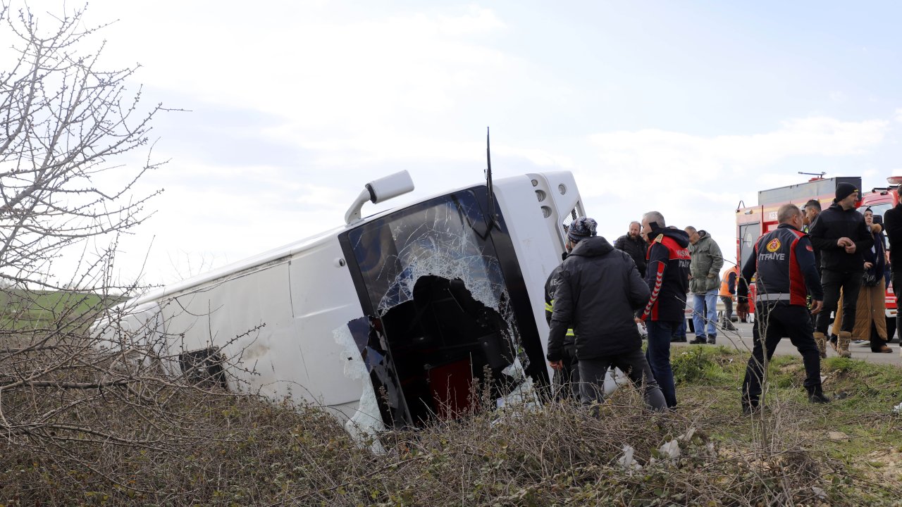Öğrenci servisi şarampole devrildi, 27 yaralı