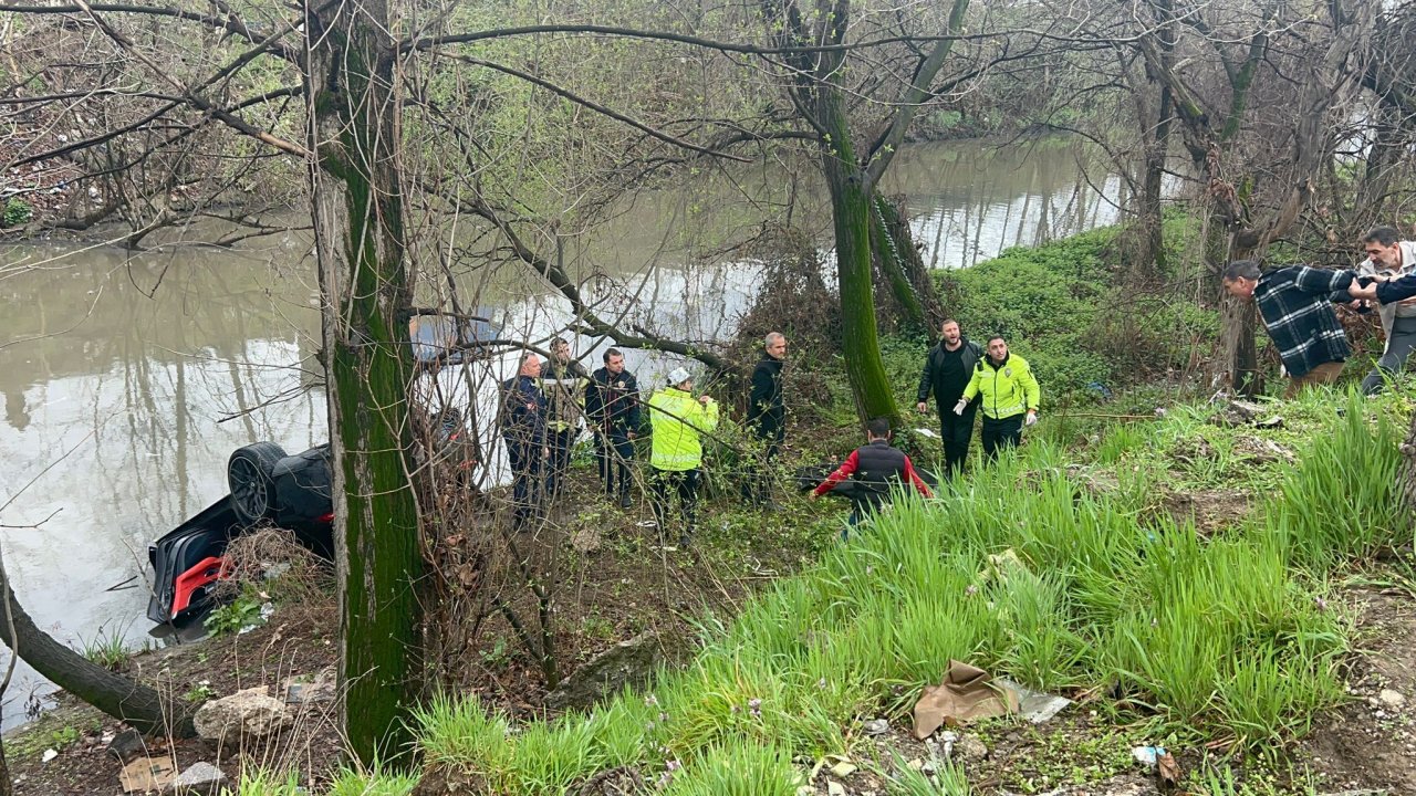 Kocaeli'de otomobil dereye düştü: 1 ölü
