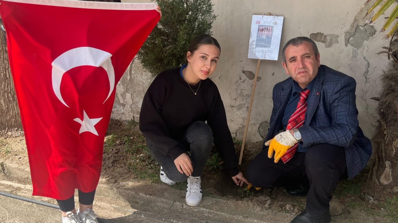 Liselilerin şehitler için yetiştirdiği 1000 gül fidanı toprakla buluştu