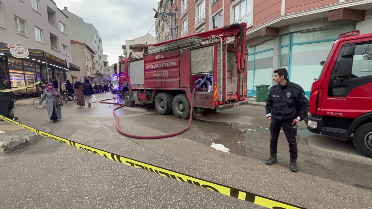 Markette patlama sonrası yangın