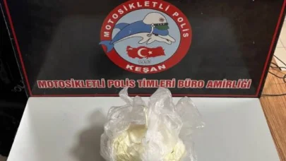 Polisi görünce uyuşturucuyu yeğenine verdi; teyze- yeğene gözaltı