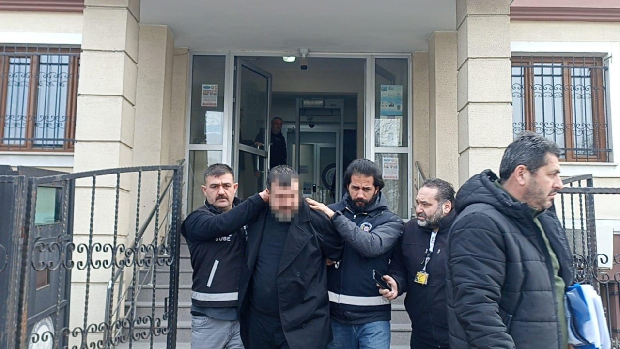 Sakarya'da 1 kişiyi öldürüp, 3 iş yeri ile 1 evi kurşunlayan şüpheli adliyede