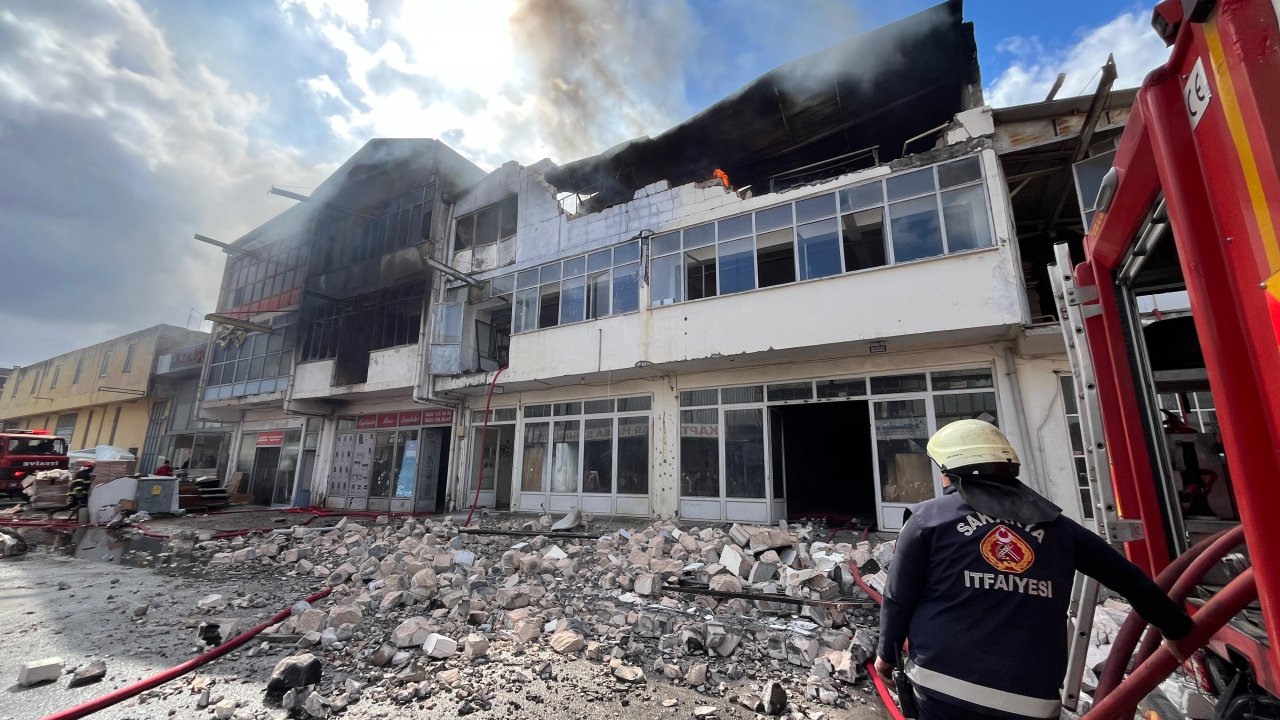 Sakarya'da mobilya imalathanesinde yangın