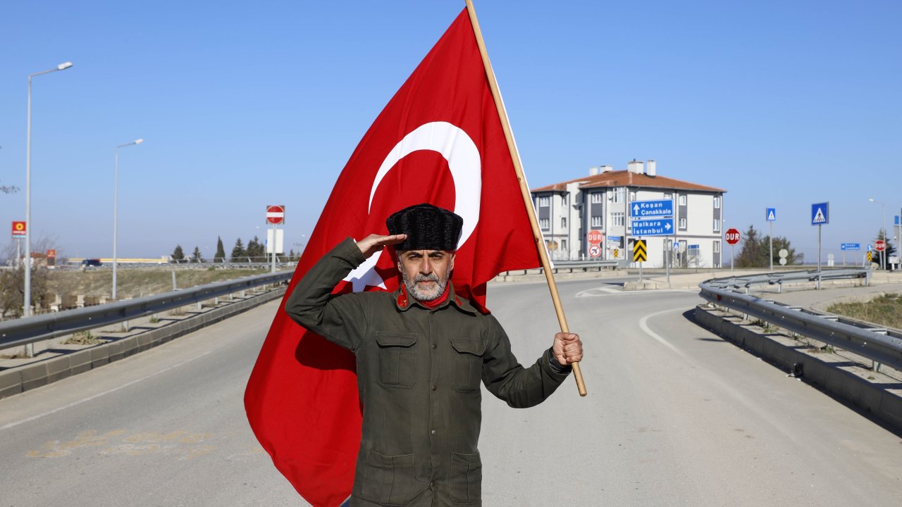 Şehitler için İstanbul'dan Çanakkale'ye yürüyen gazi torunu Edirne'ye ulaştı