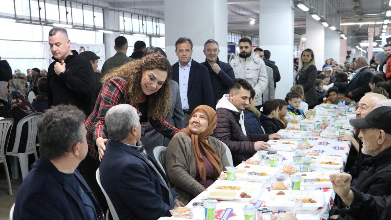 Tekirdağ'da 2 bin kişi ‘Büyük Ailem İftar Sofrası’nda oruç açtı