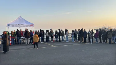 Tekirdağ’da 5 bin kişinin katıldığı iftar etkinliğinde uzun kuyruklar oluştu