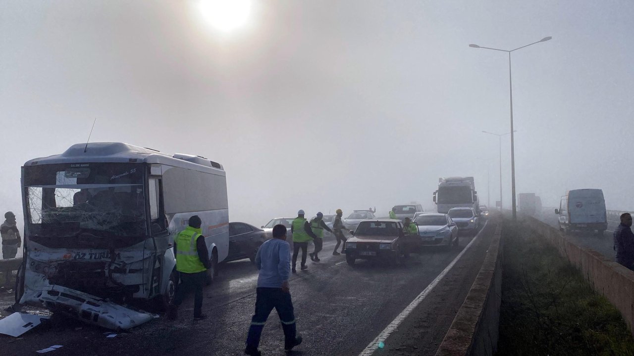 Çorlu'da siste zincirleme kaza: 7 yaralı