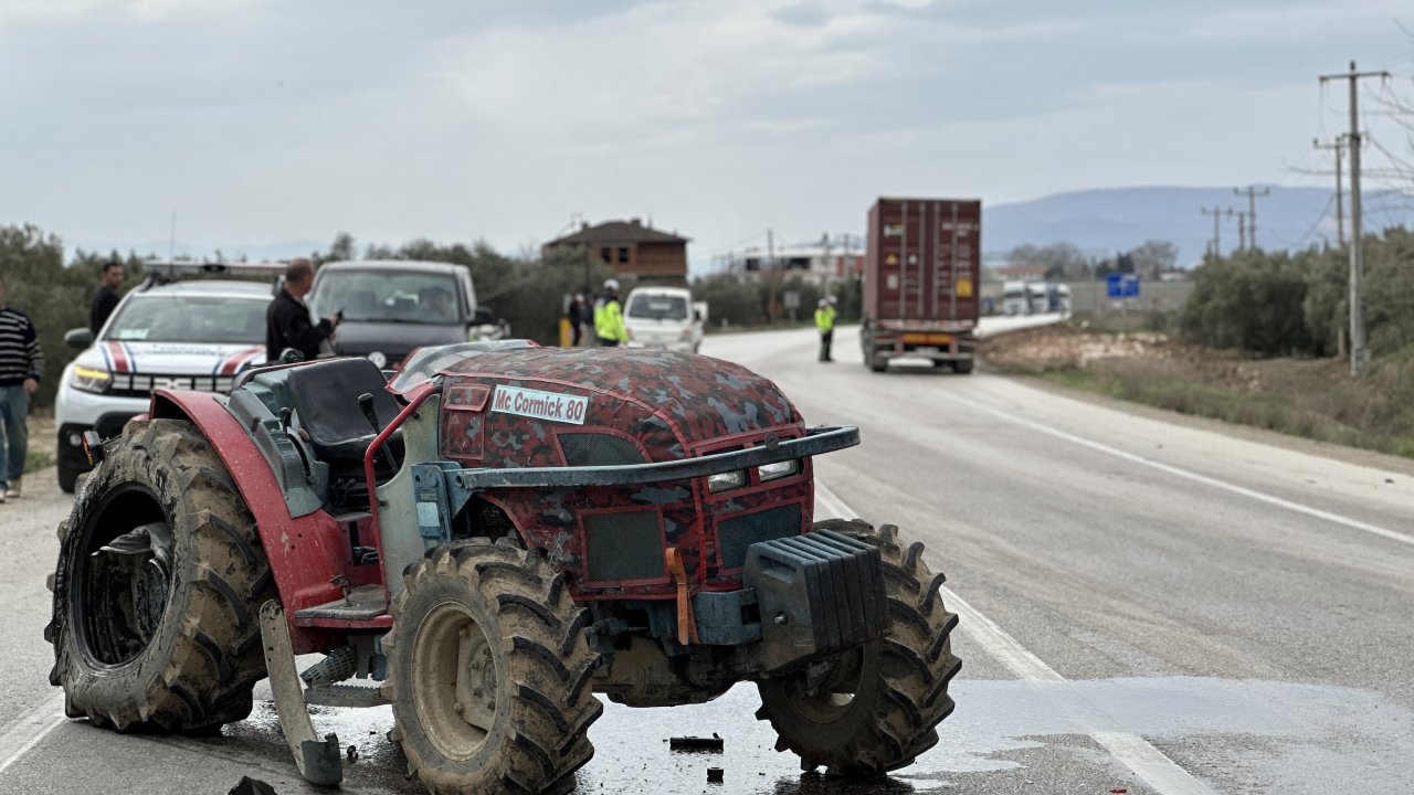 TIR’la çarpışan traktörün sürücüsü yaralandı