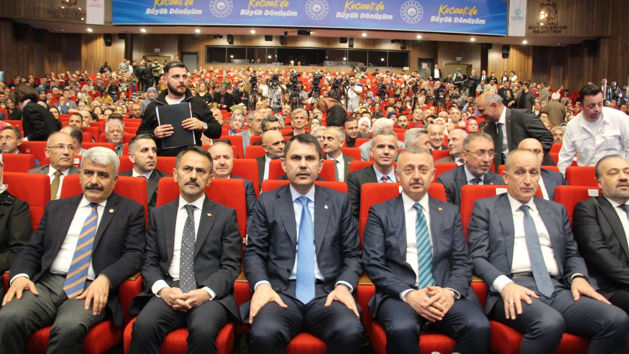 Bakan Kurum: Milletimiz emanet olarak verdiği oyla şımaranları, millete parmak sallayanları görmektedir