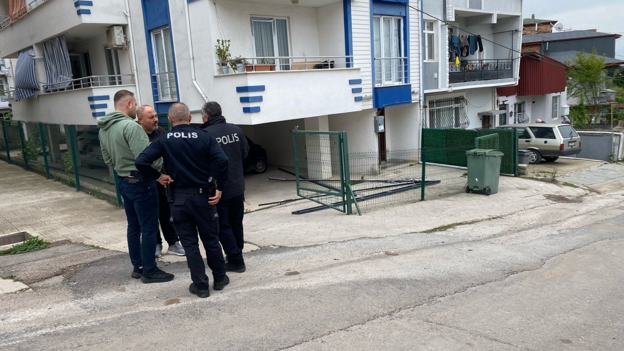 Balkona çektikleri demir profil yüksek gerilim hattına temas etti; 3 ağır yarala