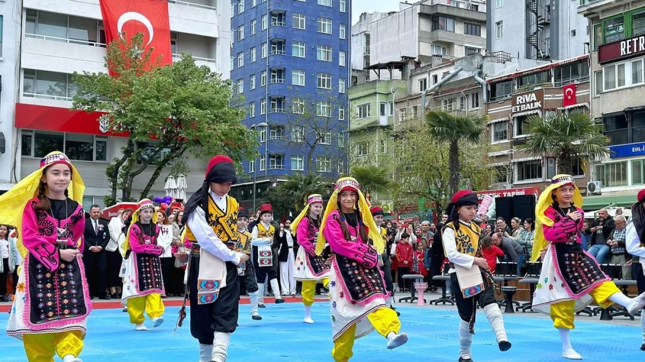 Bandırma'da 23 Nisan coşkuyla kutlandı