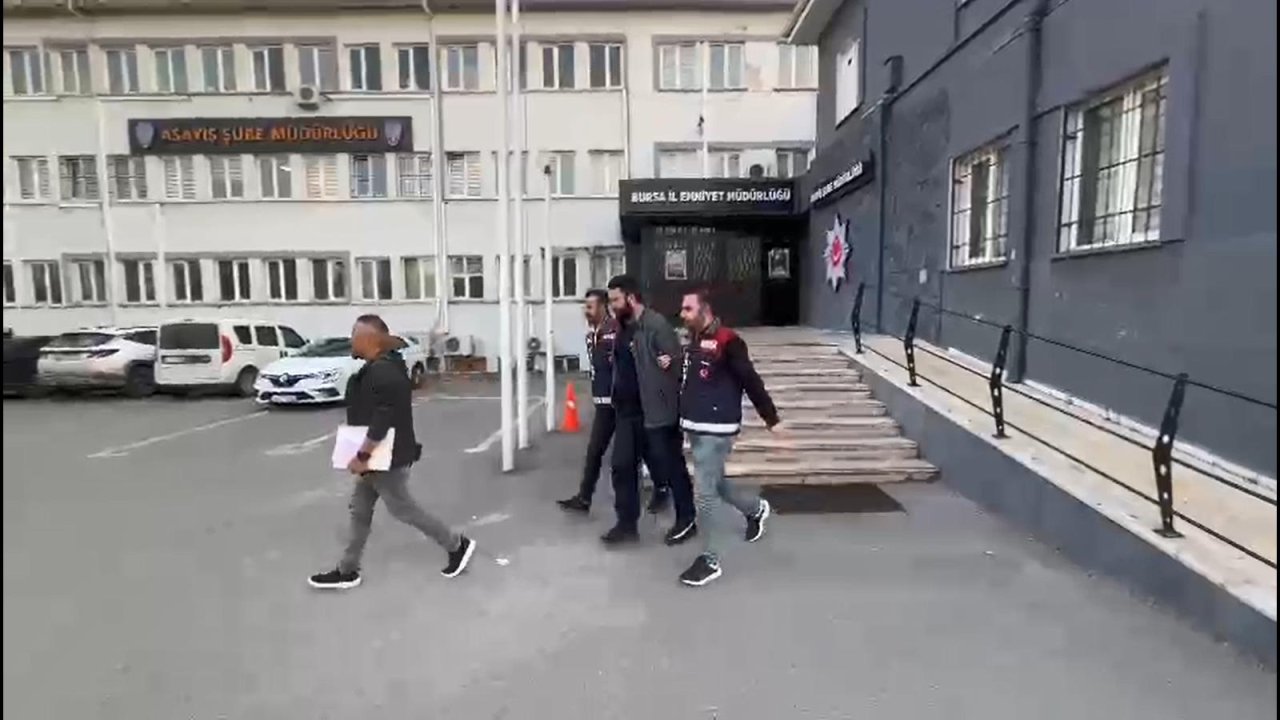 Bursa'da 25 yıl hapisle aranan firari hükümlü saklandığı evde yakalandı