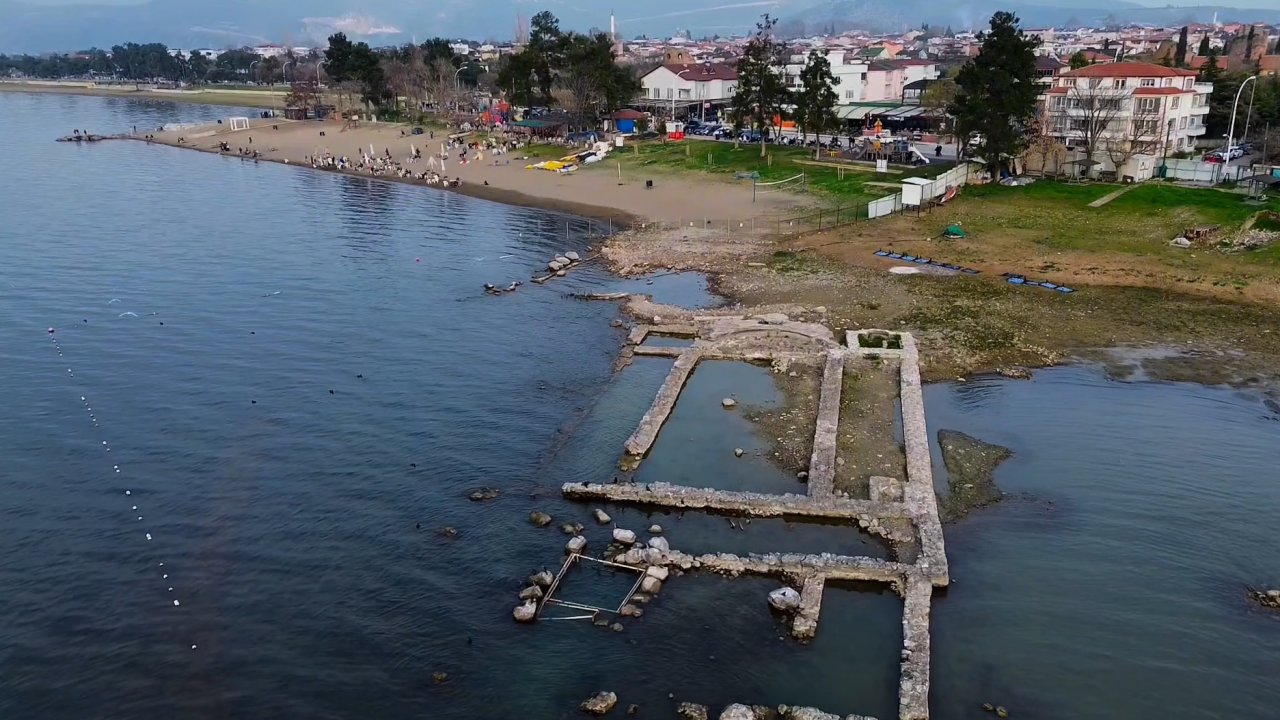 Dedesinden öğrenip ürettiği kemençeyle, İznik Gölü’ndeki çekilmeye ağıt yaktı