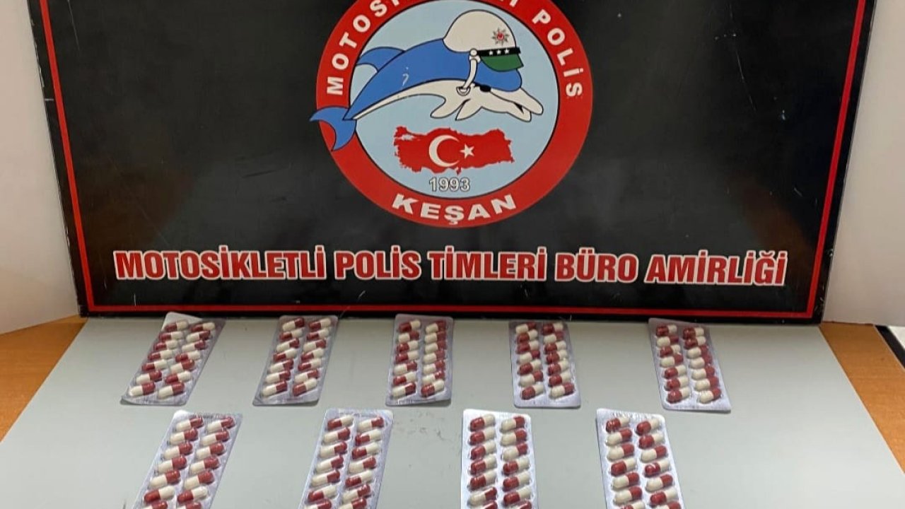 Edirne’de üzerlerinde uyuşturucuyla yakalanan 2 şüpheliye gözaltı
