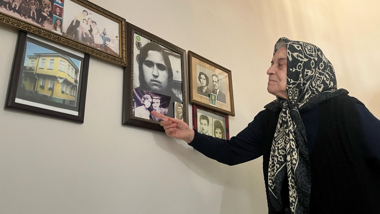 Girit lehçesinin son temsilcisi, ezberlediği manilerle kültürünü yaşatıyor