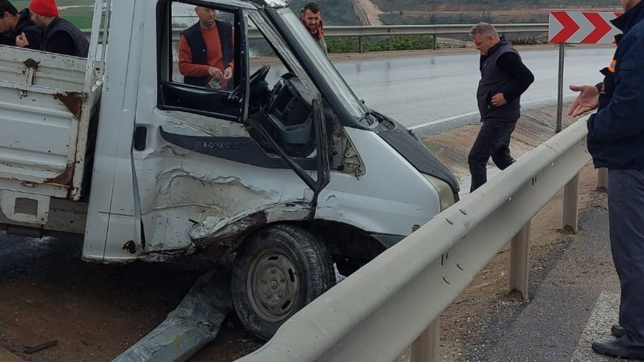 İnegöl'de, kontrolden çıkan kamyonet bariyerlere çarptı: 1 yaralı