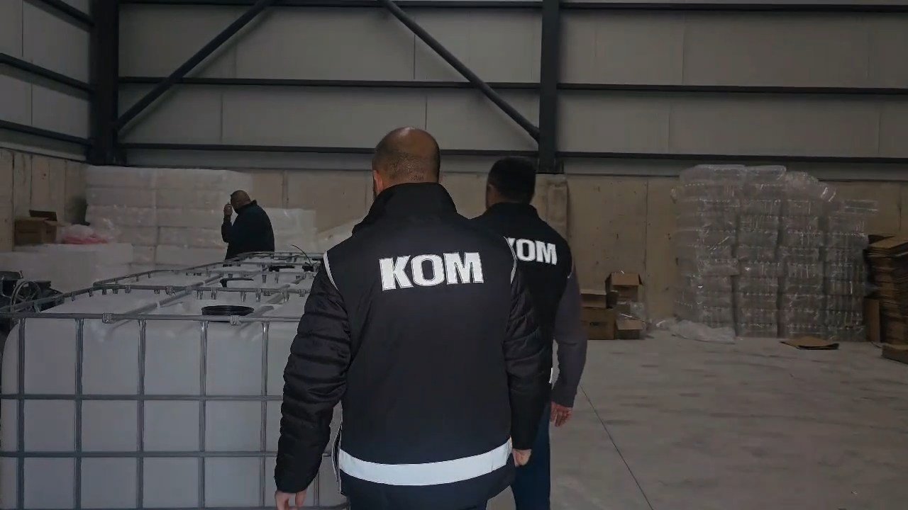 Kocaeli'de 12 ton sahte alkol ele geçirildi