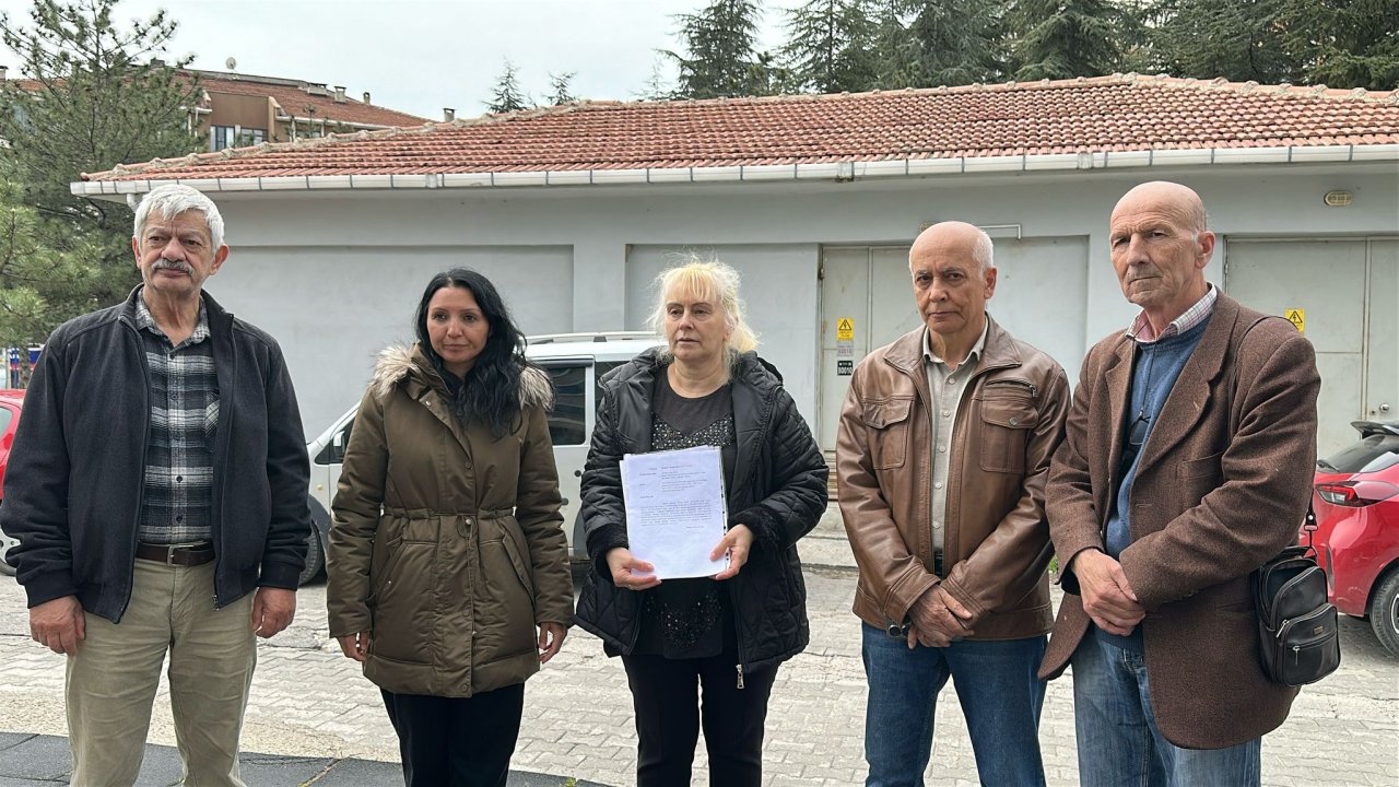 Mahkeme kararına rağmen trafo binasının yıkılmamasına mahalleliden tepki