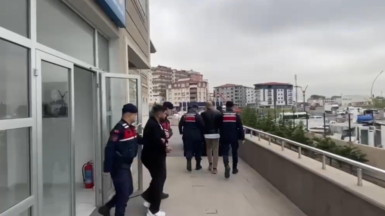 Sosyal medyada tuzağa düşürdükleri kişilere şantaj yapıp 8 milyon TL kazanç sağlayan 5 şüpheli tutuklandı