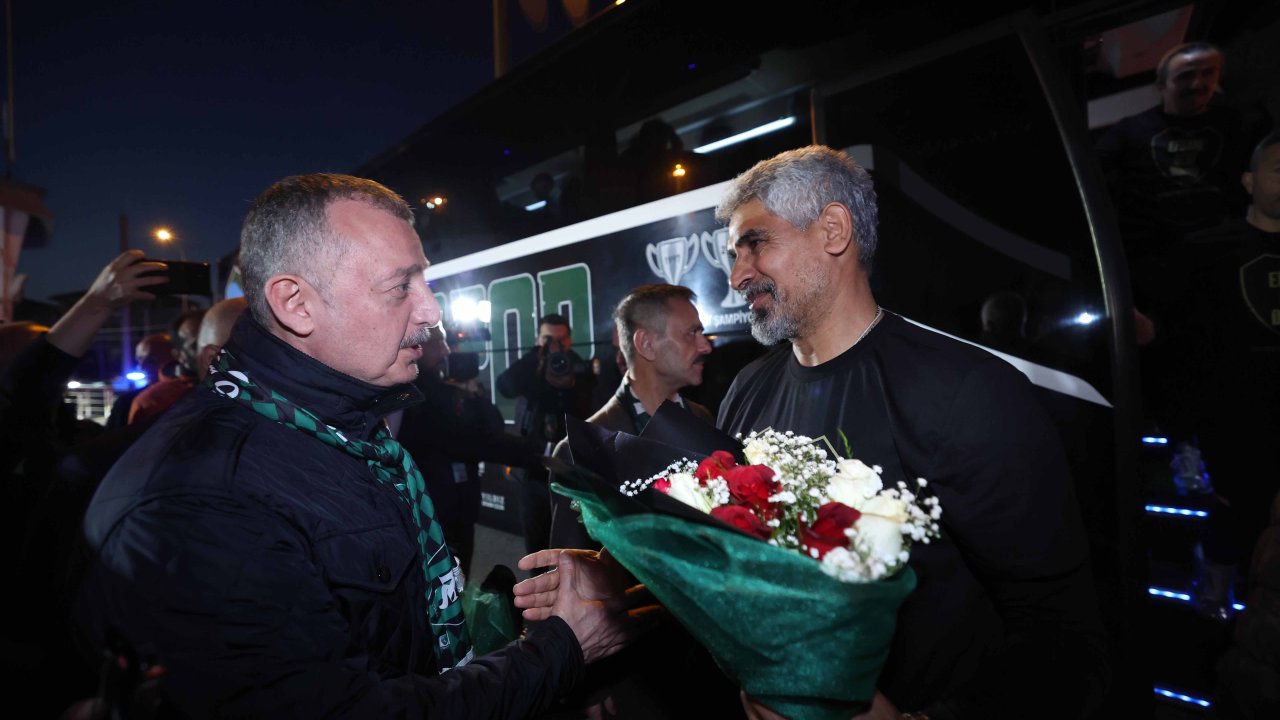 Süper Lig’i garantileyen Kocaelispor’a coşkulu karşılama