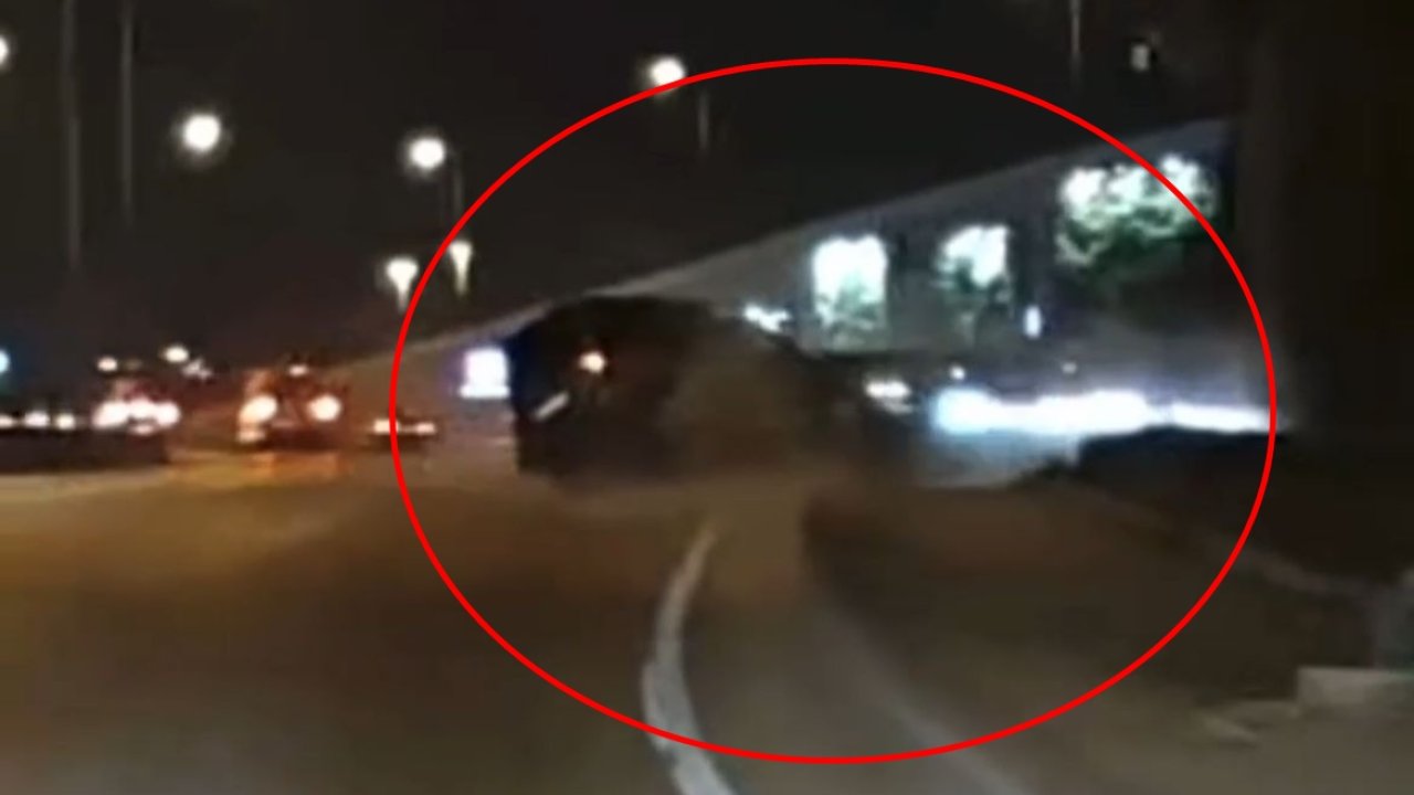 Sürücüsünün makas attığı otomobil, 2 araca çarptı; kaza kamerada