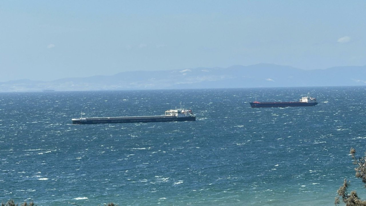 Tekirdağ'da fırtına; eğitim uçuşları iptal edilidi, balıkçılar denize açılamadı