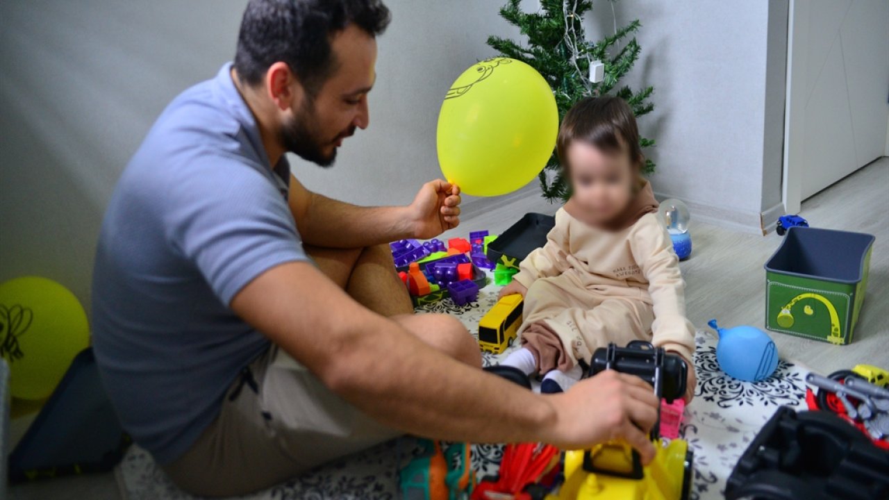 Uygunsuz görüntülerini 3 yaşındaki oğlunu kullanarak satan anneden alınan çocuk, tekrar geri verildi