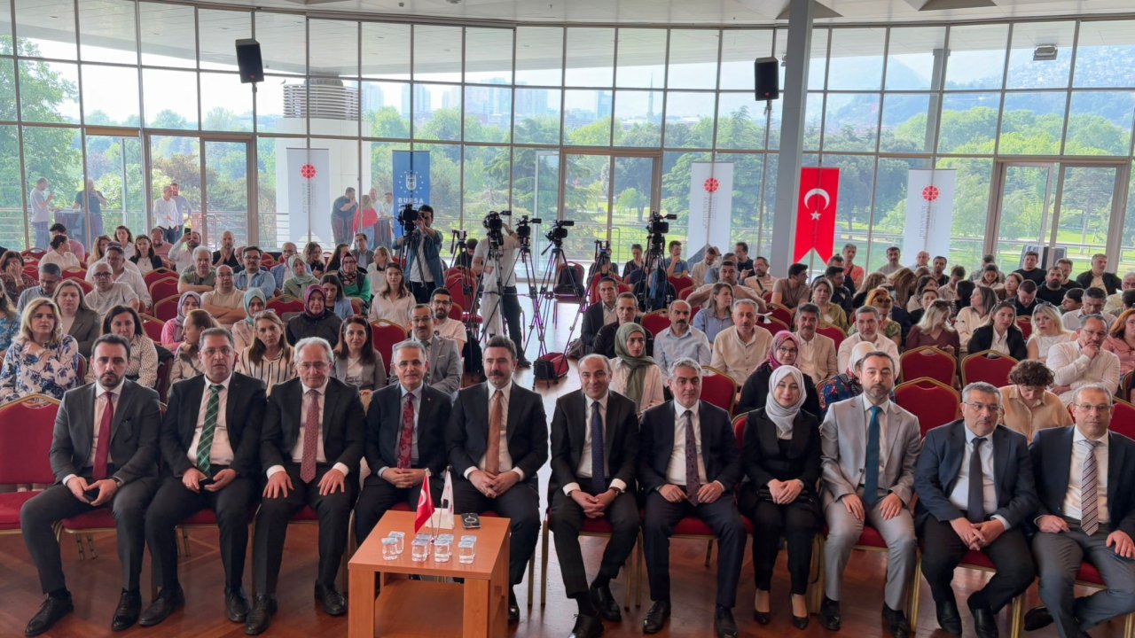 Bursa'da 377 eğitimciye dezenformasyonla mücadele eğitimi verildi